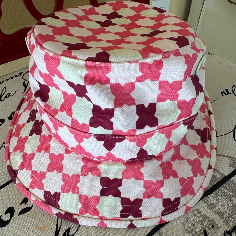 Tilley Bucket Hat Pink Tile Pattern Size Medium Made in Canada  NWOT
